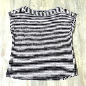 Jones New York gray and black top with silver sleeve buttons